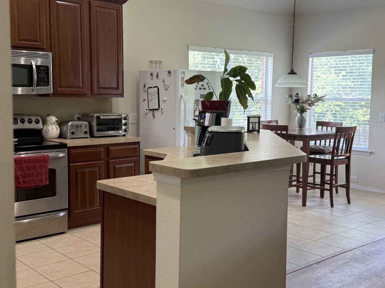 482 Sutter Drive - Photo 2 of 12