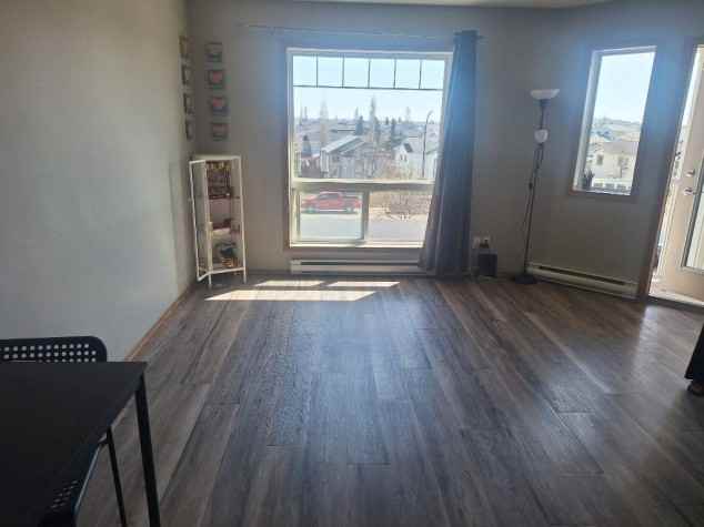 60 Jacobs Close - Photo 3 of 9