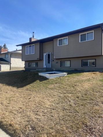 Fabulous 4 Bedroom House in Innisfail with Garage! - Photo 2 of 21