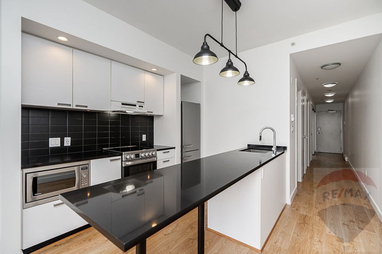 557 East Cordova Street #201 - Photo 3 of 31