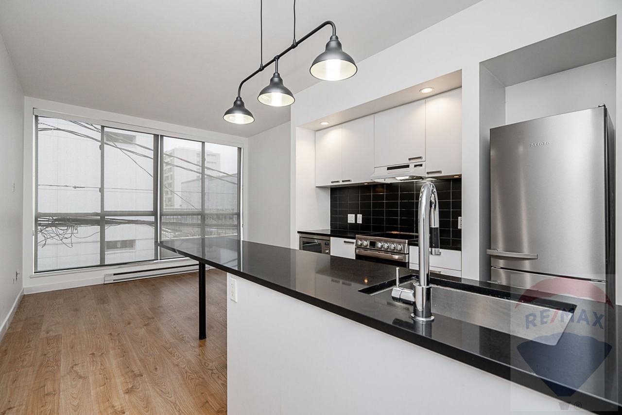 557 East Cordova Street #201 - Photo 2 of 31