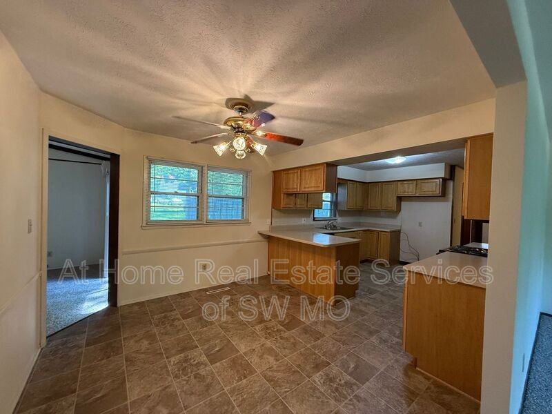 2848 E Loren St - Photo 2 of 15