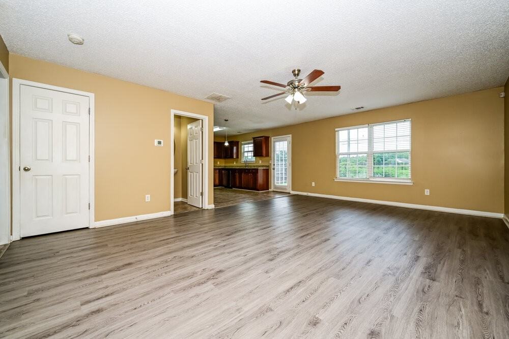1876 Simmons Ln - Photo 4 of 17