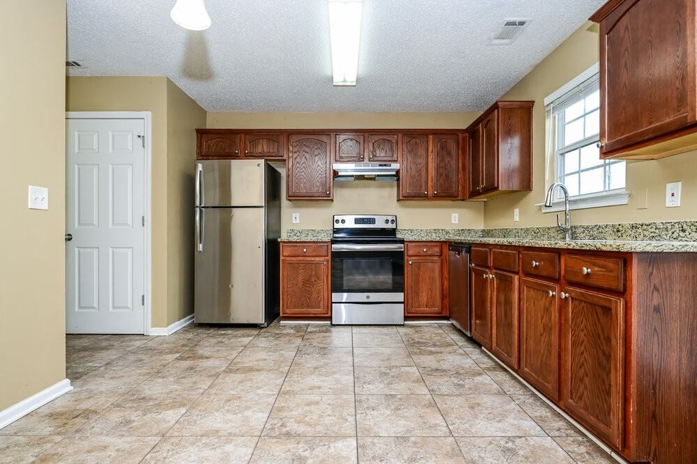 1876 Simmons Ln - Photo 6 of 17