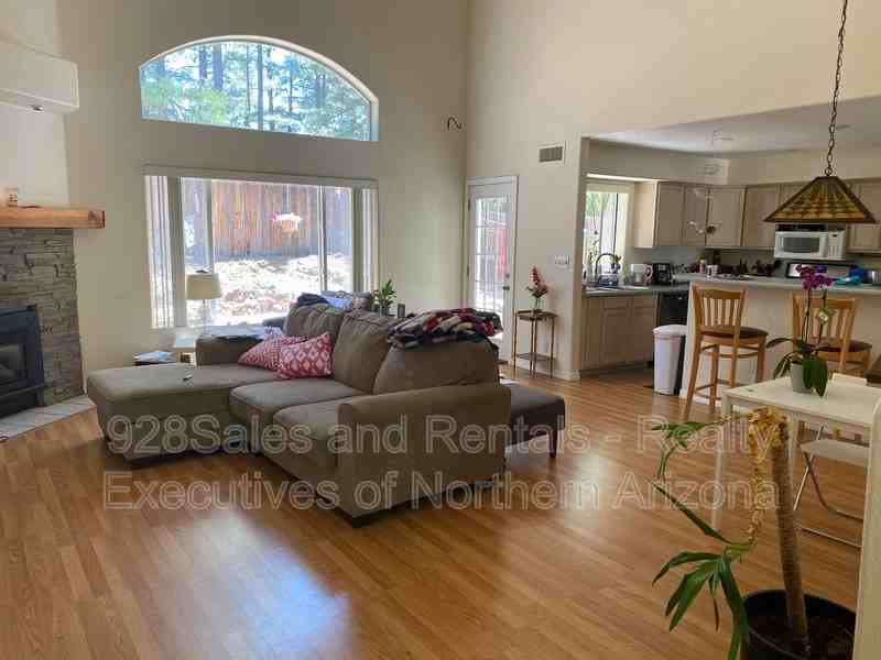 2152 S Linmar Ct - Photo 2 of 3