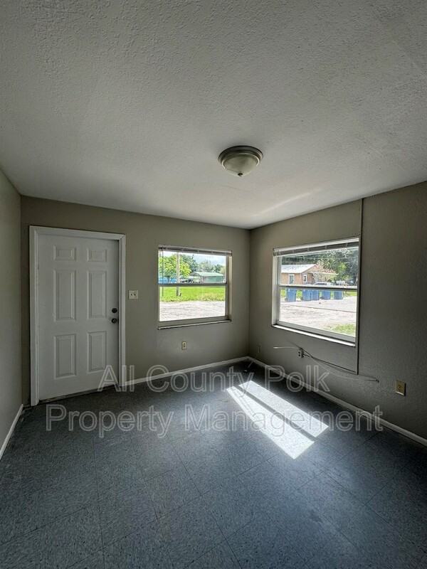 116 Court St Sw - Photo 2 of 7