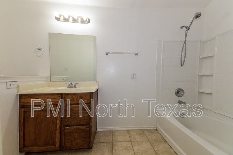 9853 Fleetwood Dr - Photo 4 of 20