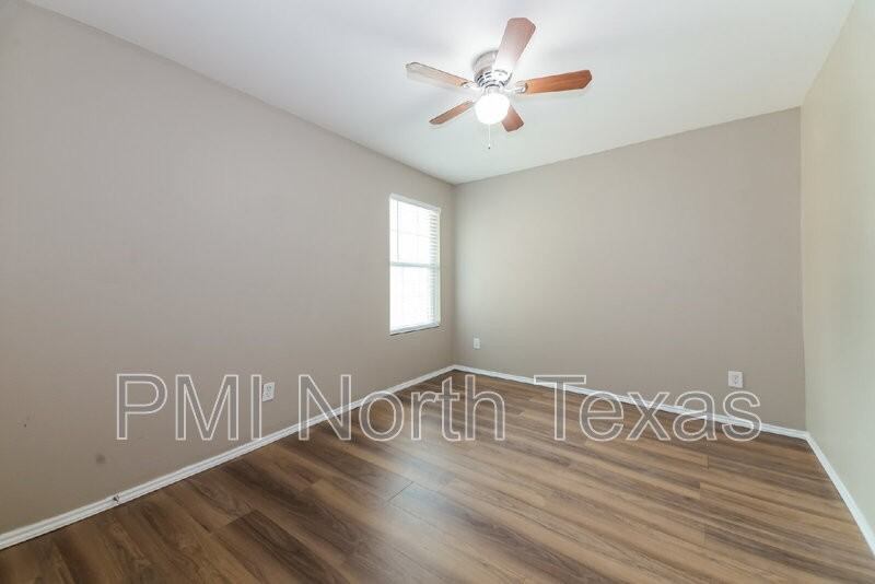 9853 Fleetwood Dr - Photo 5 of 20