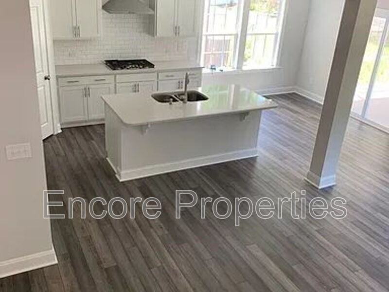 808 Kingsworth Way - Photo 3 of 27