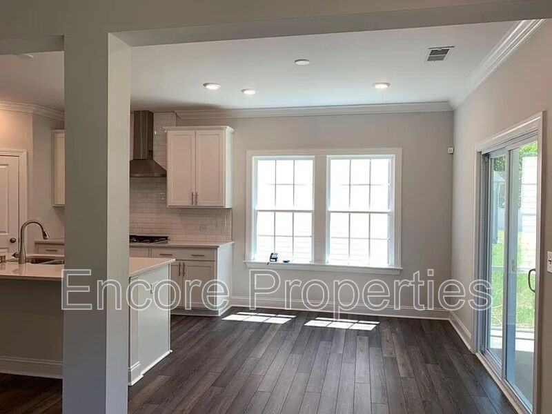 808 Kingsworth Way - Photo 6 of 27