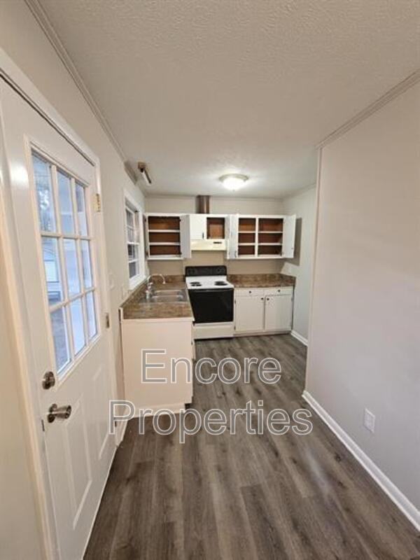 901 Weiss Avenue - Photo 3 of 11