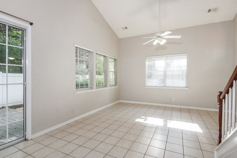 1204 W Oaks Way - Photo 4 of 17