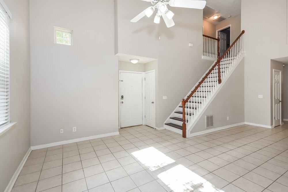 1204 W Oaks Way - Photo 6 of 17