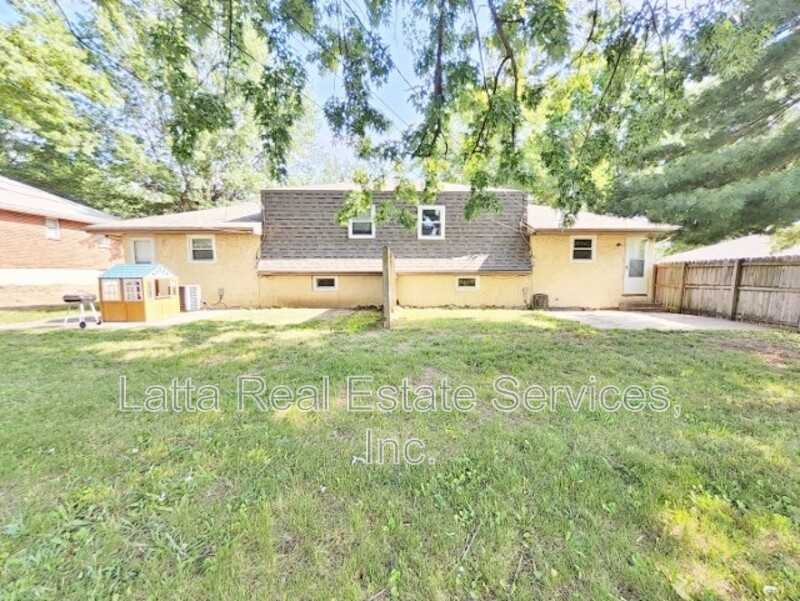 1303 Sw Sunset St - Photo 2 of 11