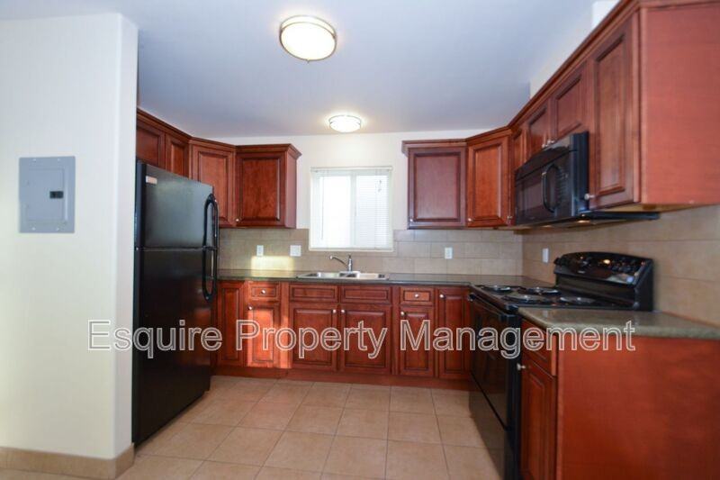 1263 S Oxnard Blvd #3 - Photo 3 of 5