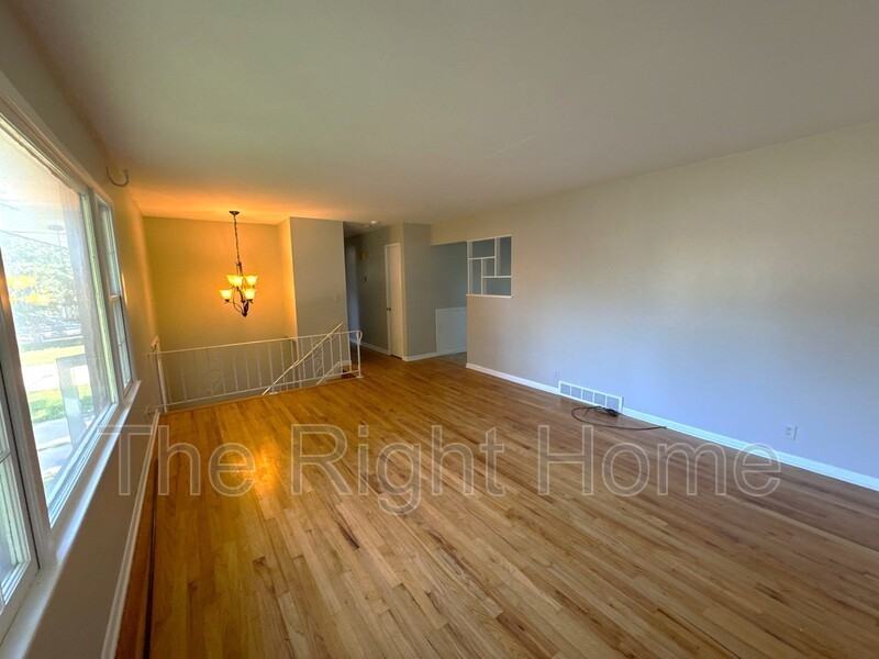 4460 Shady Lane Cir - Photo 3 of 15