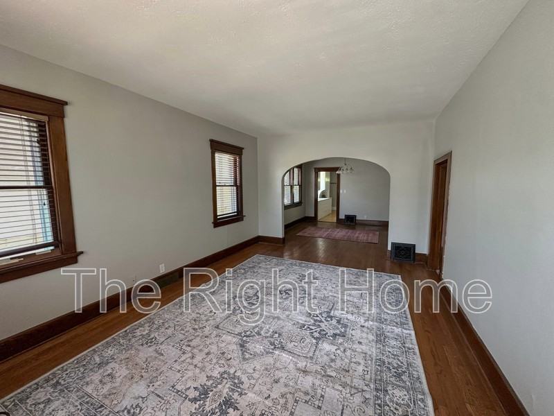 3330 N 59th St - Photo 3 of 16