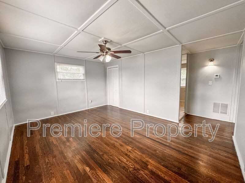 4412 N Virginia Ave - Photo 3 of 9