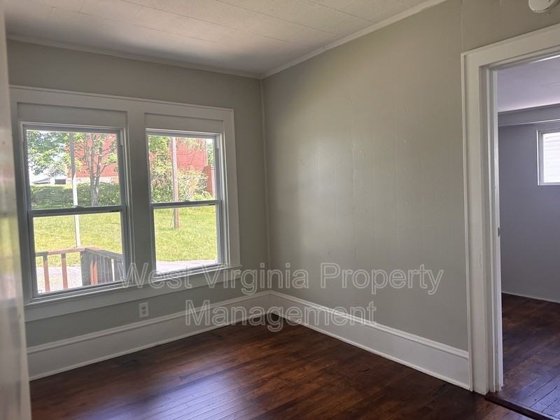 1000 S Kanawha St - Photo 4 of 10