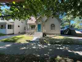 featured image of 164 E 13th St