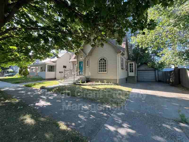 164 E 13th St - Photo 3 of 15