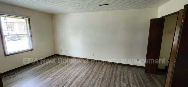888 W Locust St #A - Photo 6 of 12
