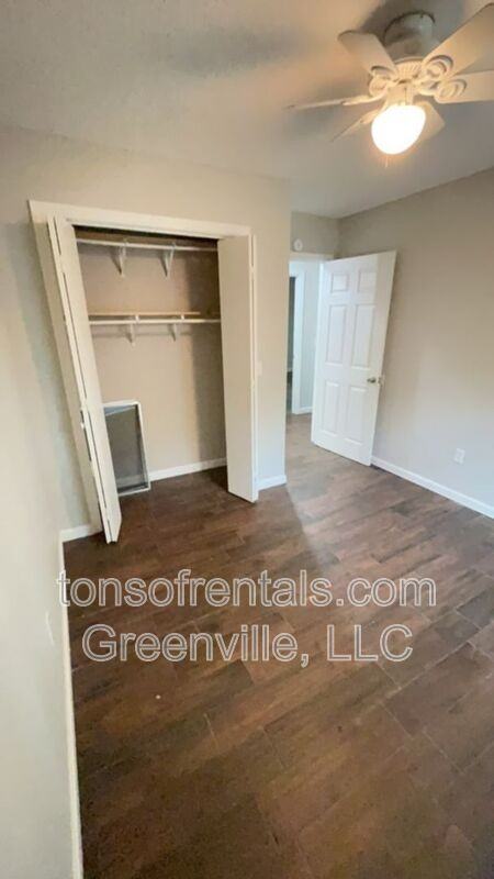 105 Chuckwood Dr - Photo 3 of 11