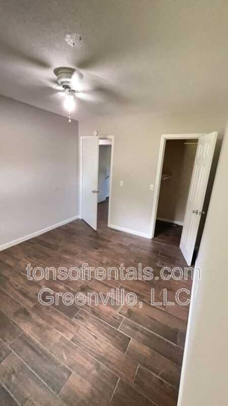 105 Chuckwood Dr - Photo 6 of 11