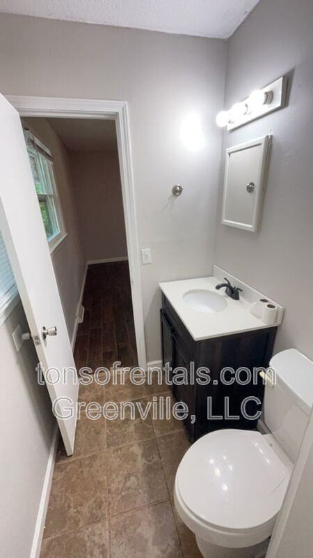 105 Chuckwood Dr - Photo 7 of 11