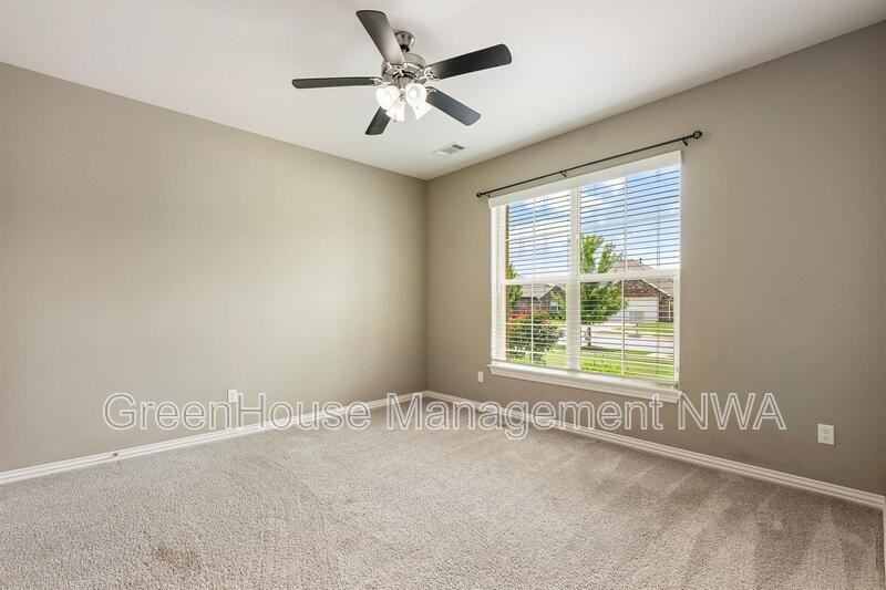 3702 Se Mistletoe Ave #3702MIS - Photo 4 of 35