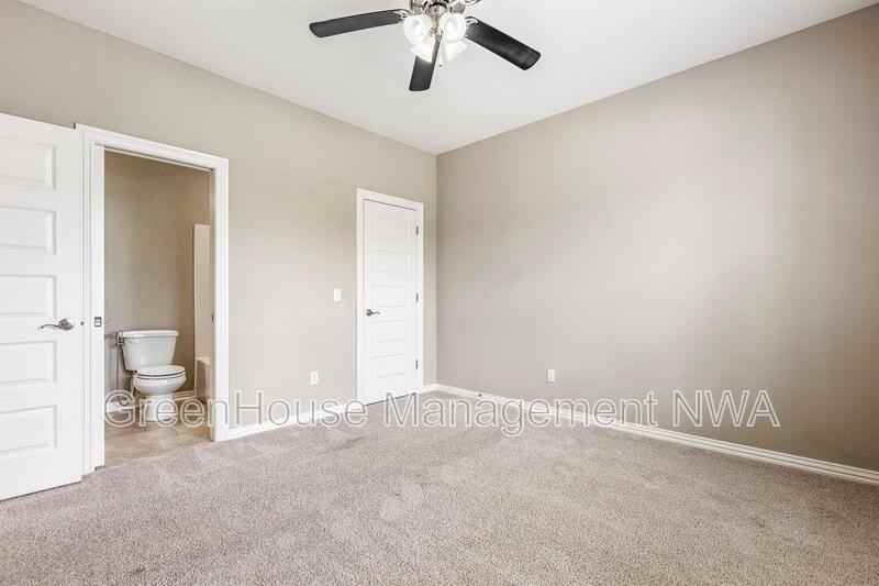 3702 Se Mistletoe Ave #3702MIS - Photo 6 of 35