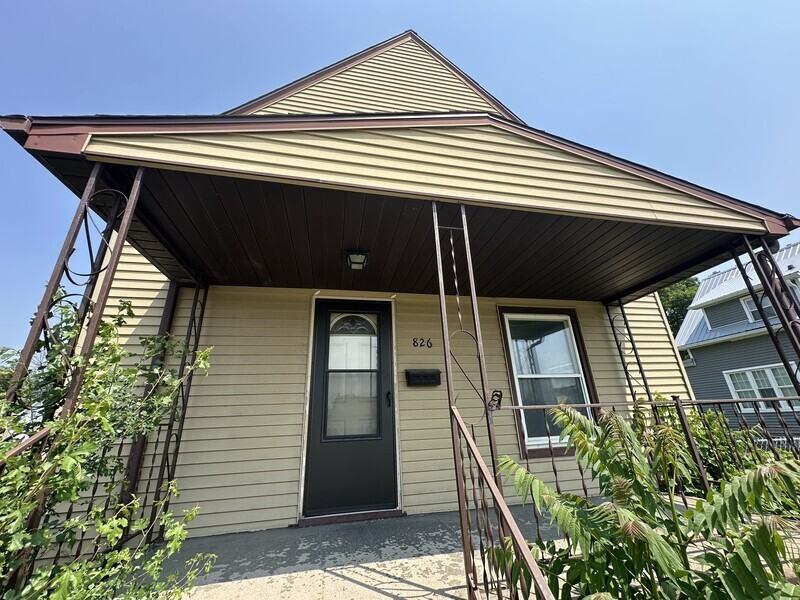 826 Center Point Rd Ne #1 - Photo 3 of 5