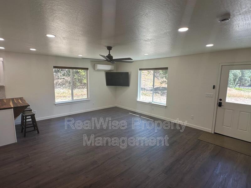 4780 Williams Hwy - Photo 3 of 11
