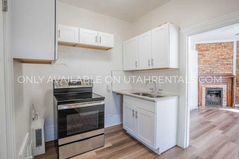 955 E St #5 - Photo 4 of 21