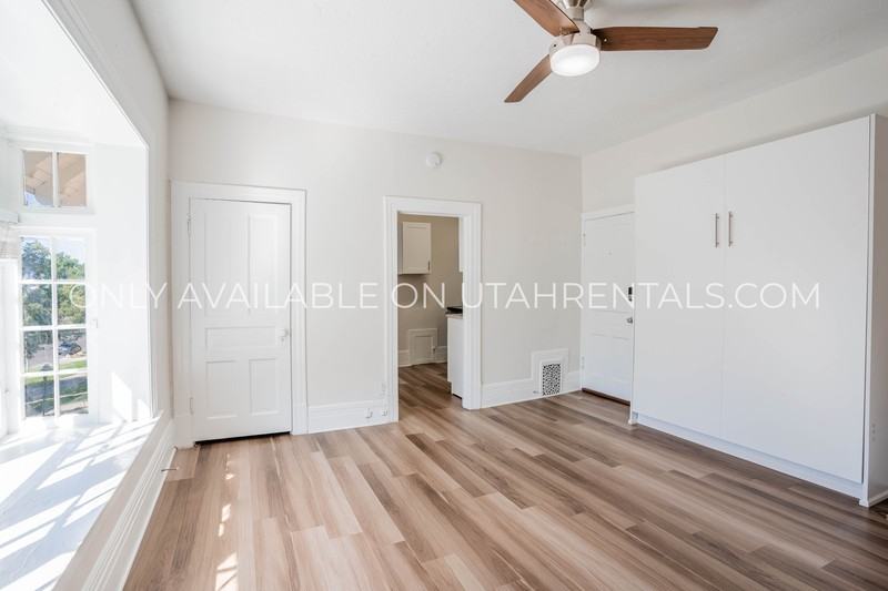 955 E St #5 - Photo 3 of 19