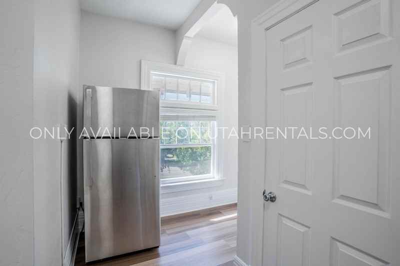 955 E St #5 - Photo 7 of 19