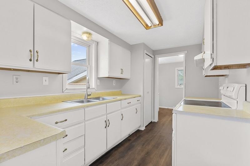 6611 Scofield Rd - Photo 2 of 16