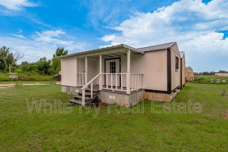 128 Johnny St - Photo 2 of 18