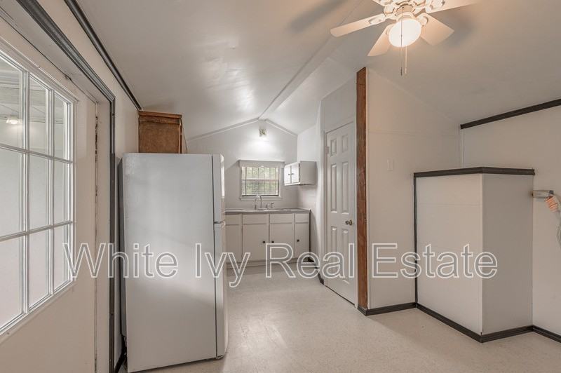 128 Johnny St - Photo 4 of 18