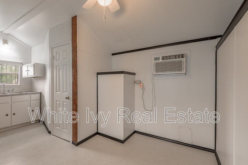 128 Johnny St - Photo 5 of 18