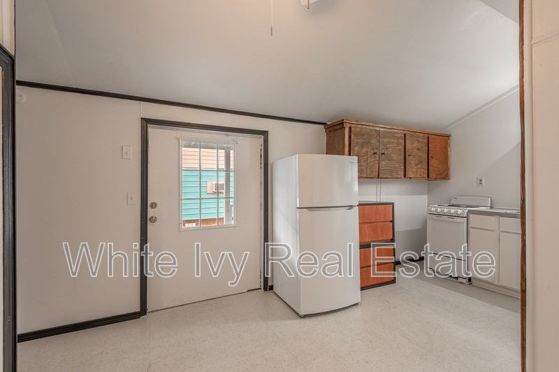 128 Johnny St - Photo 6 of 18