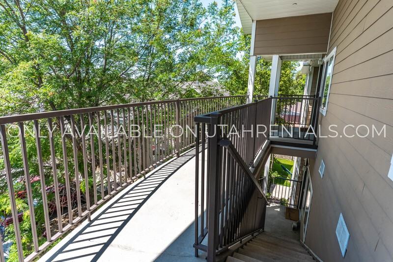 389 S State St #24 - Photo 5 of 22