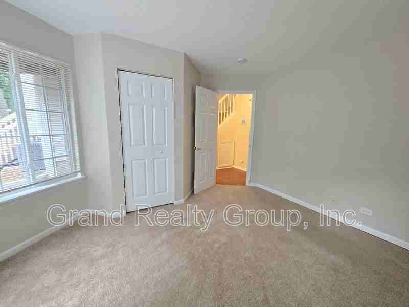 250 W Whispering Oaks Ln - Photo 3 of 17