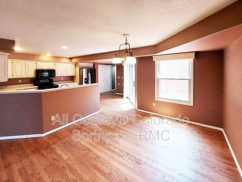 6568 Foxdale Cir - Photo 3 of 37