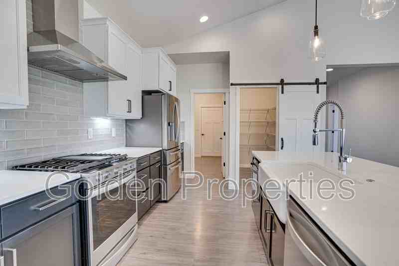 2172 W Camus Dr - Photo 2 of 31