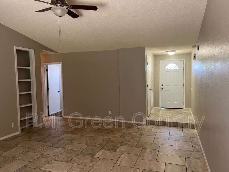 900 W Norman St - Photo 5 of 24