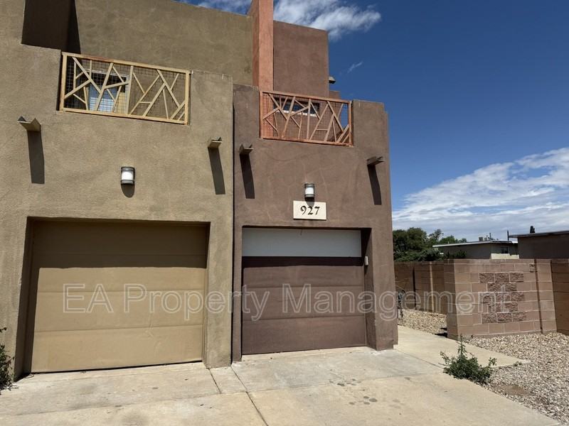 927 Tieran Ct Ne - Photo 2 of 21