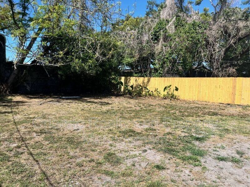 1333 30th St #A - Photo 3 of 13