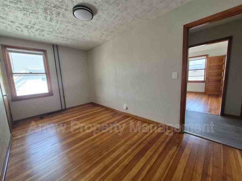 2601 Vine St #3 - Photo 6 of 8