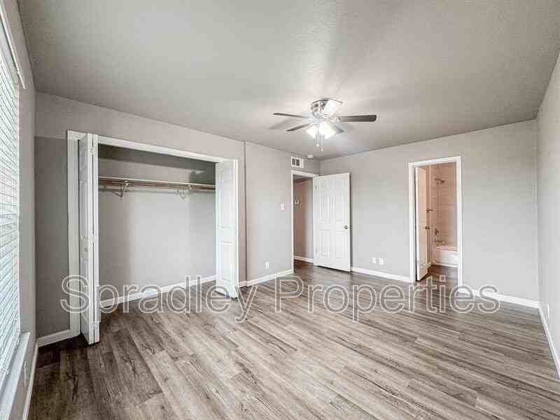 120 W Main St #TT27 - Photo 7 of 8